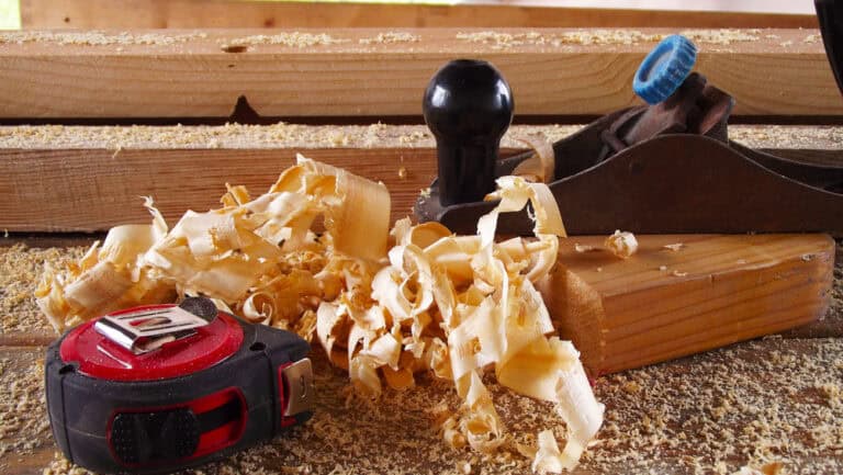 Mehr über den Artikel erfahren Wie Holzbalken hobeln?