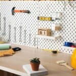 Werkbank mit Lochwand